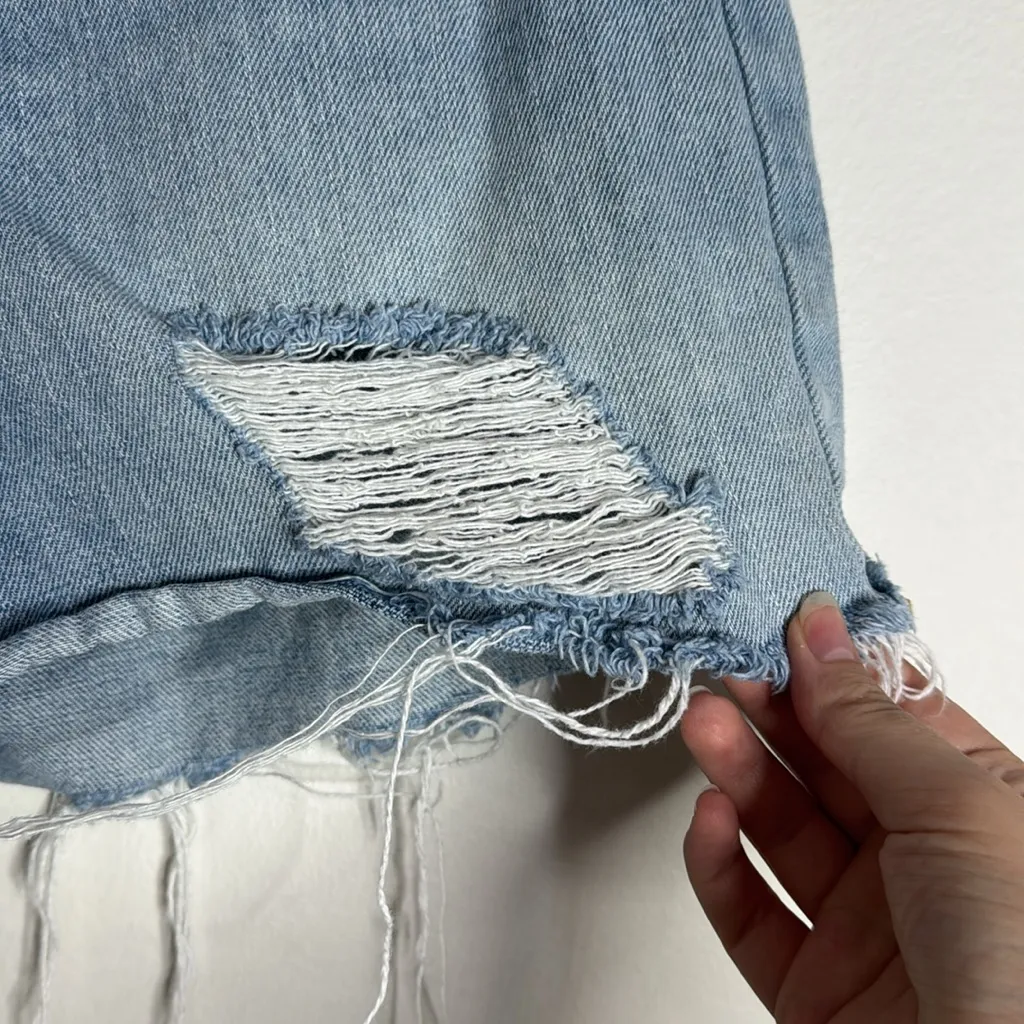 UO BDG GirlFriend High-Rise Raw Hem Light Blue Jean Shorts Distressed size 29 - Image 3