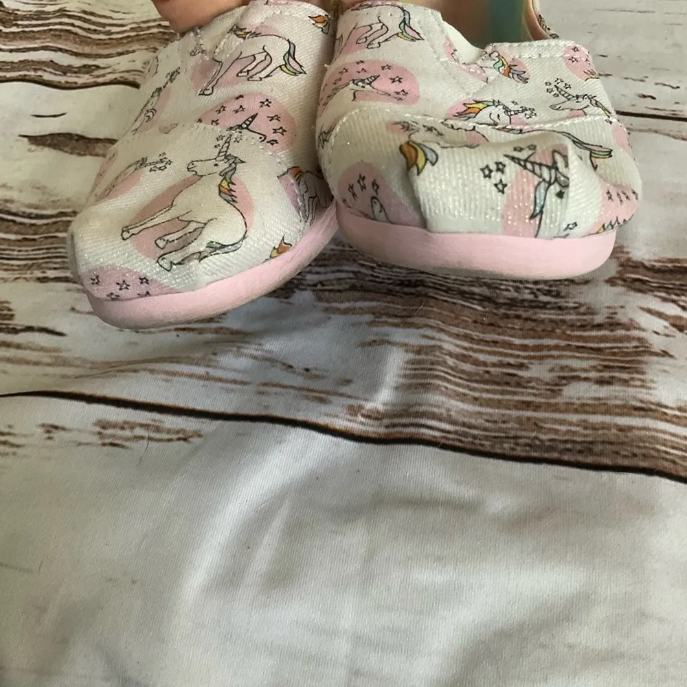 TOMS CLASSIC SLIP ON UNICORN PINK PRINT PASTEL SILVER SHIMMER SHOES - Image 7