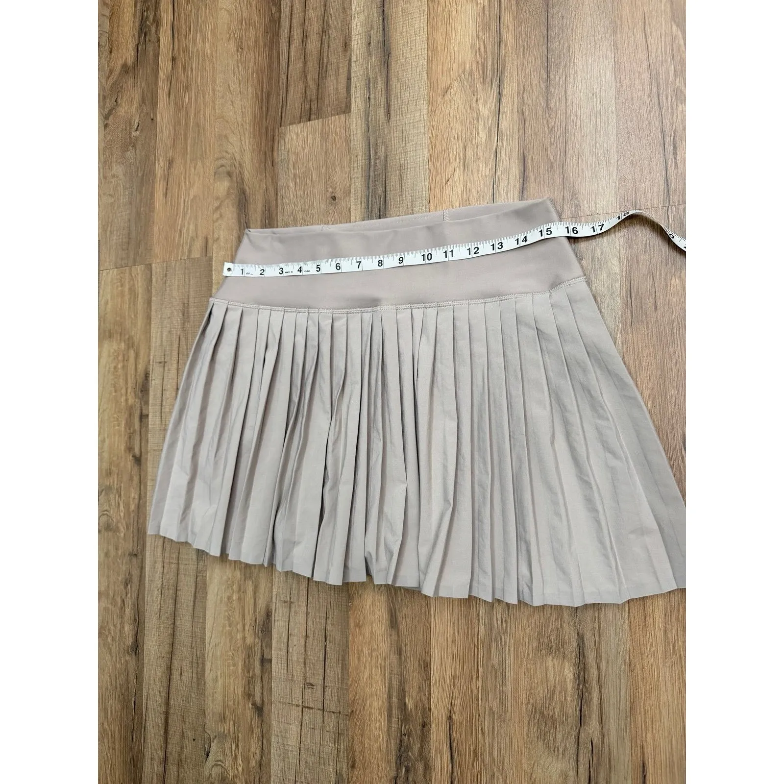 YPB Aerie Pleated Tennis Skort Womens L Taupe Stretch Athletic Athleisure - Image 6