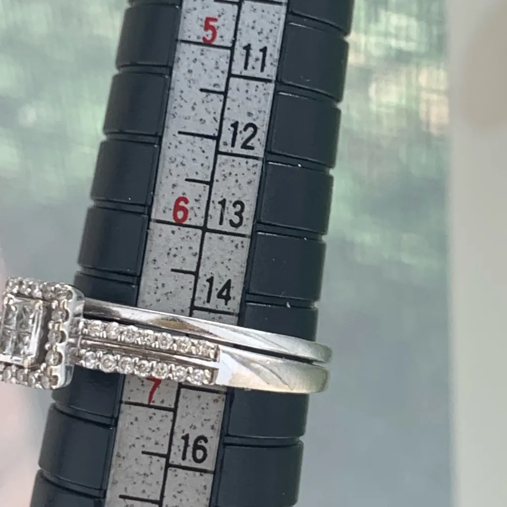 10kt Gold Engagement/Wedding Ring Set - Image 7