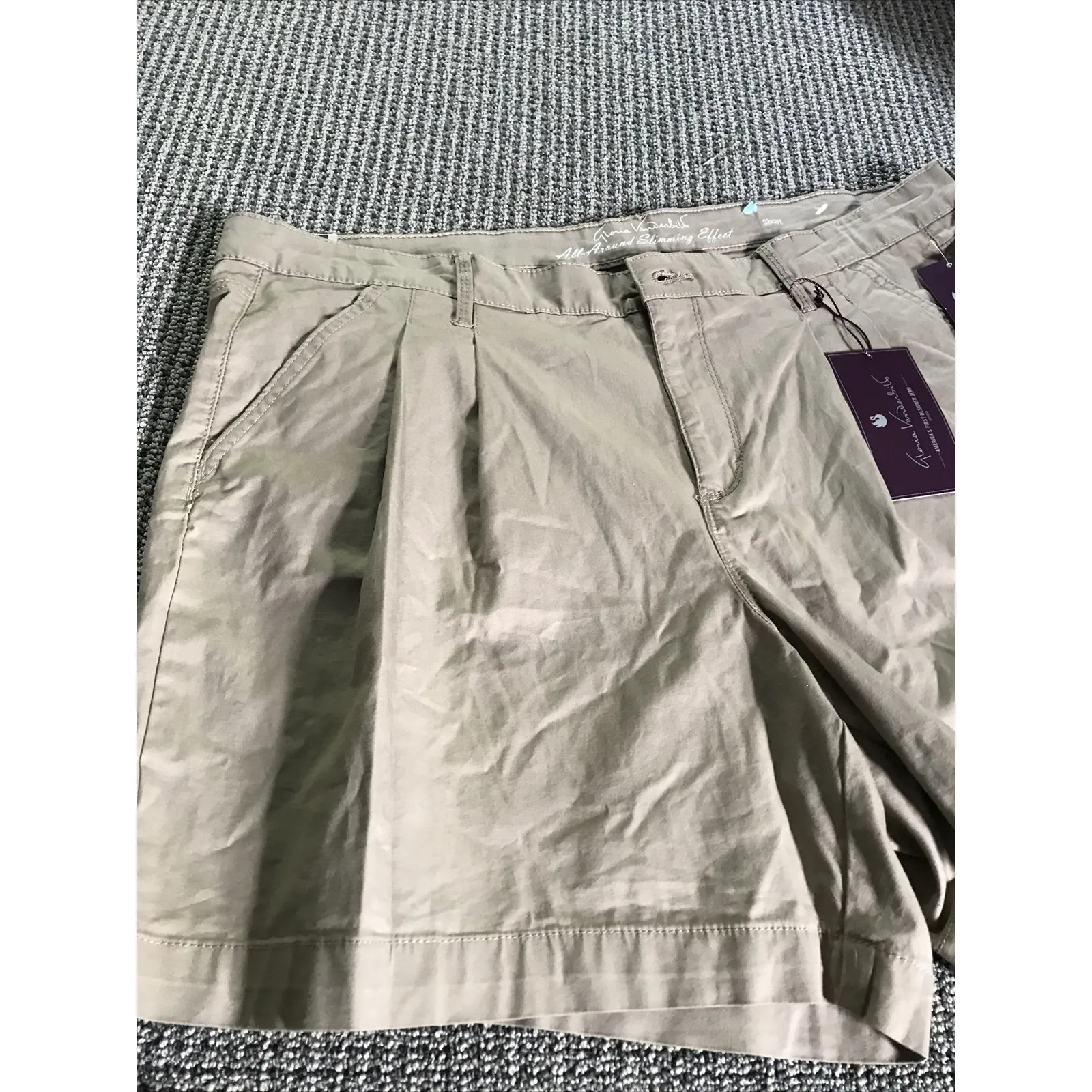 New Gloria Vanderbilt size 18 Brown Pockets Pleated Chino Shorts Free Shipping - Image 2