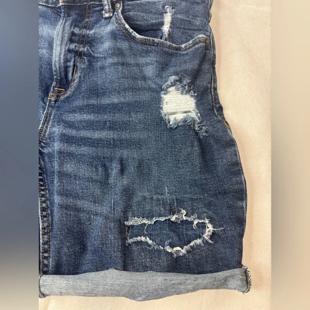 Old Navy 33 Distressed Denim Jeans Raw Hem Shorts - Image 4