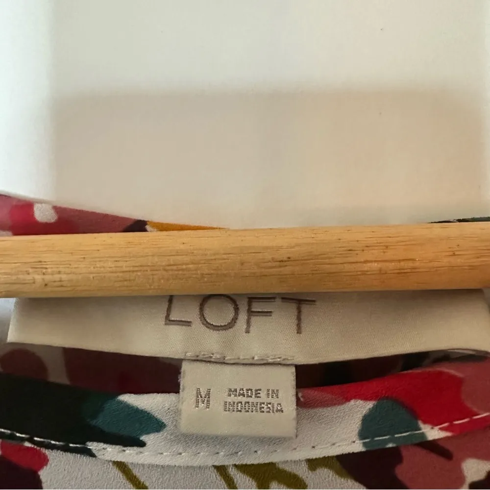 LOFT Floral Ruffle Shoulder Bar Back Long Sleeve Blouse Size Medium - Image 5