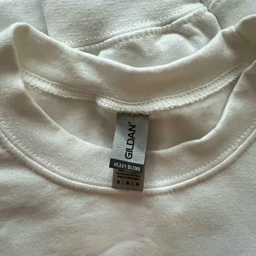 Gildan Taylor Swift Eras Tour White Crewneck Sweatshirt Size M in EUC Unisex - Image 3