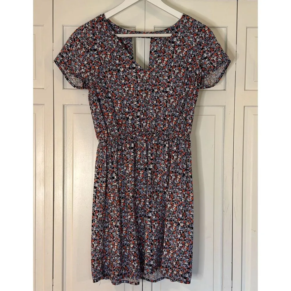 Gap floral short sleeve vneck dress size small petite - Image 2