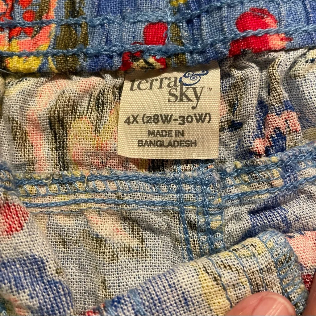 Terra & Sky Plus Size 4x 28W-30W Women’s Shorts Folk Floral Shazam Blue - Image 9