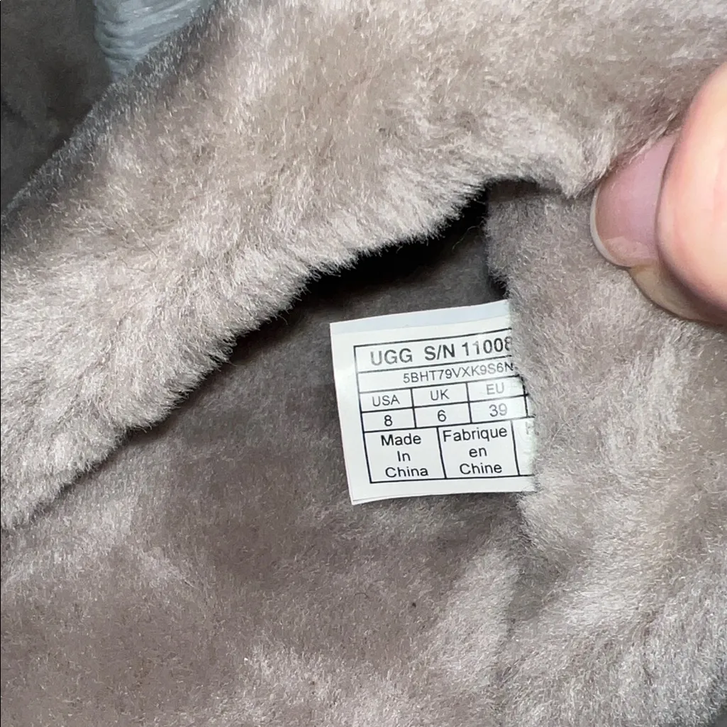 UGG Plush Grey Slippers Size 8 - Image 6
