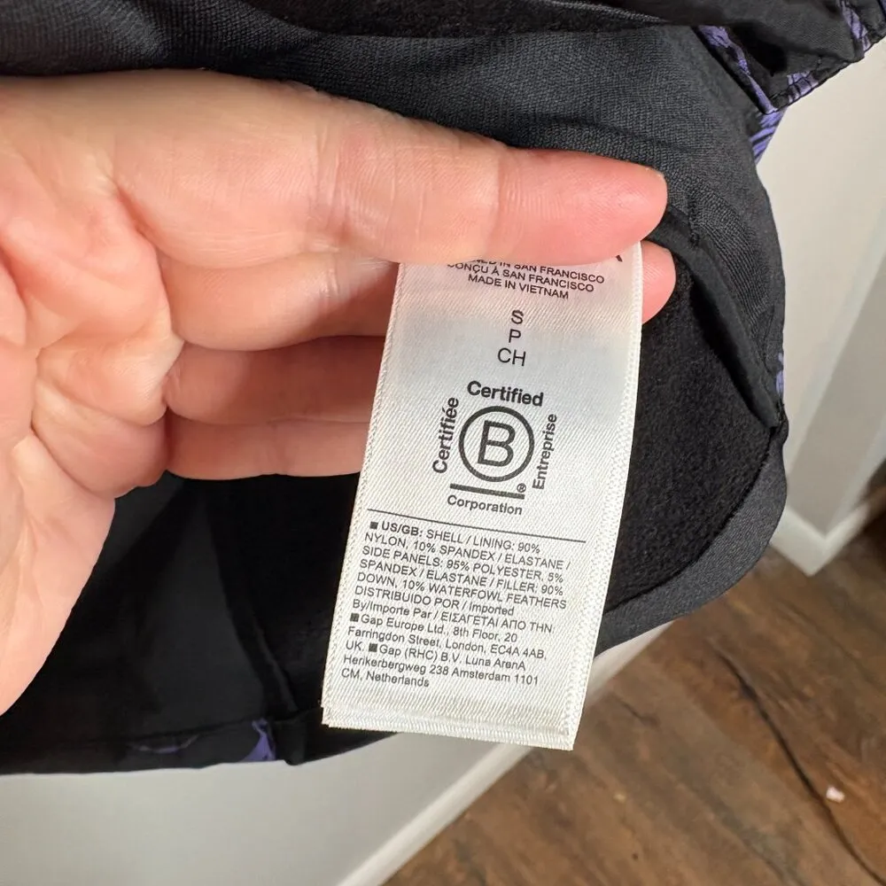 Athleta Women's Inlet Reflective Vest in Astral Bloom Black - Image 5