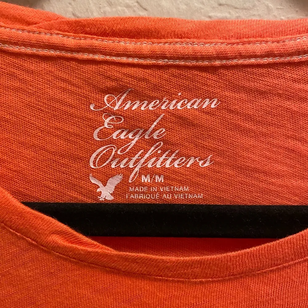 American Eagle Outfitters Coral Graphic T-Shirt Size M New Without Tag NEW - Image 4