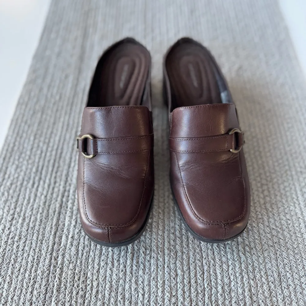 Vintage Croft & Barrow Dark Chocolate Brown Leather Loafer Mules Size 7.5 - Image 2