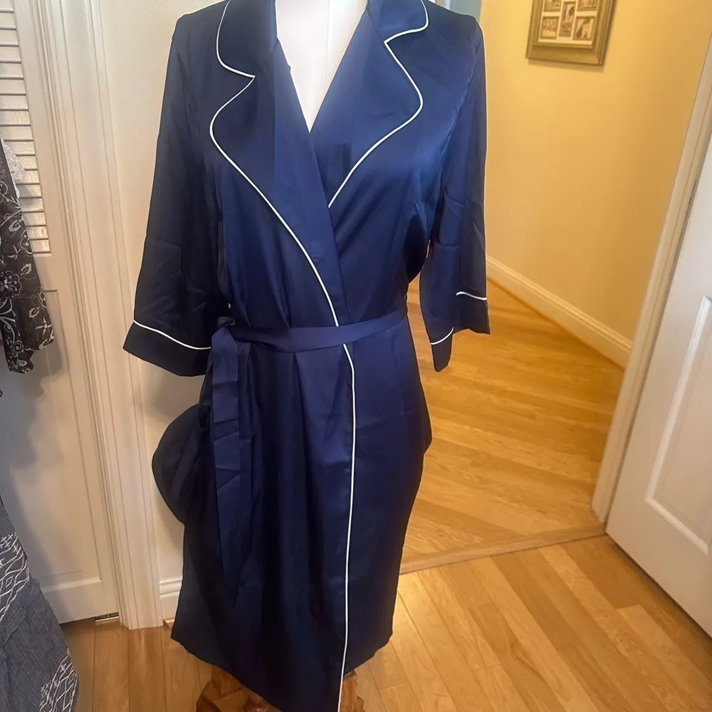 Diashiny Navy Sateen Long Sleeve Robe Size Small NWT - Image 9