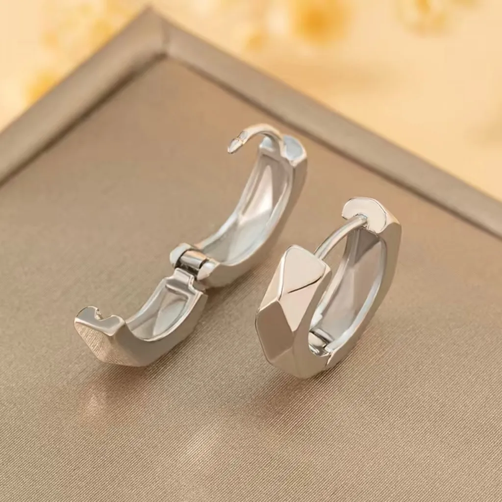 BNIB - Sterling Silver Geometric Design Huggie Hoop Earrings. - Image 2