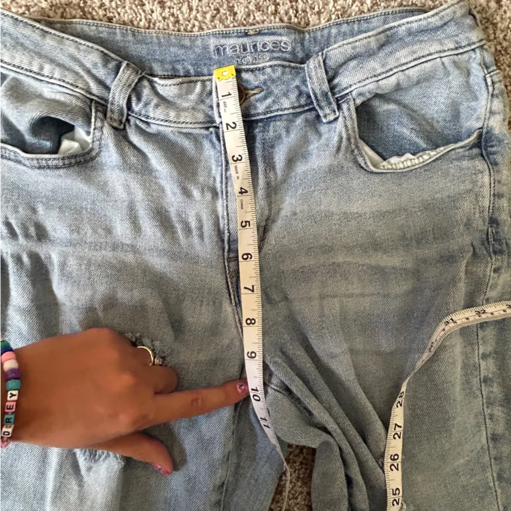 Maurices High Rise Light Wash Distressed Ripped Denim Jeans Casual 10 Short - Image 5