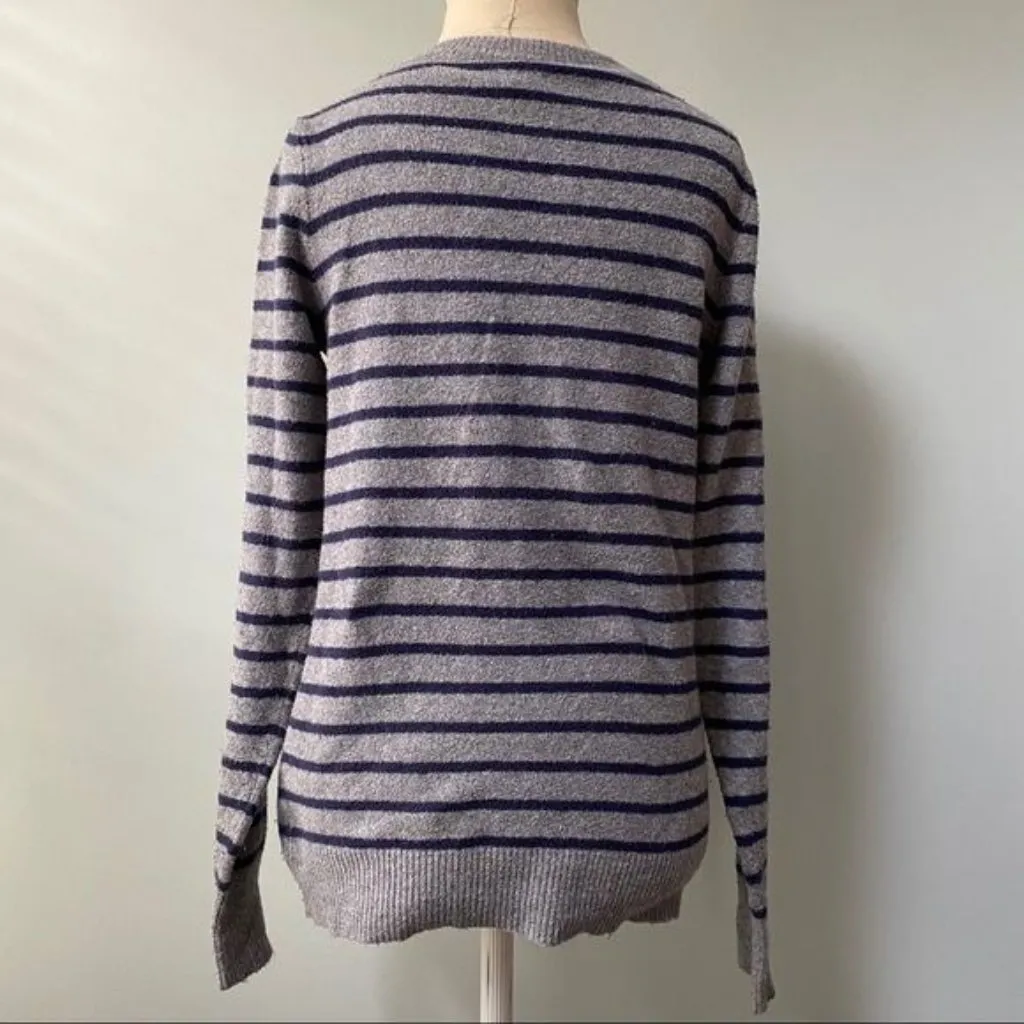 Gap Gray and Navy Stripe V Neck Sweater Blue Size M - Image 7