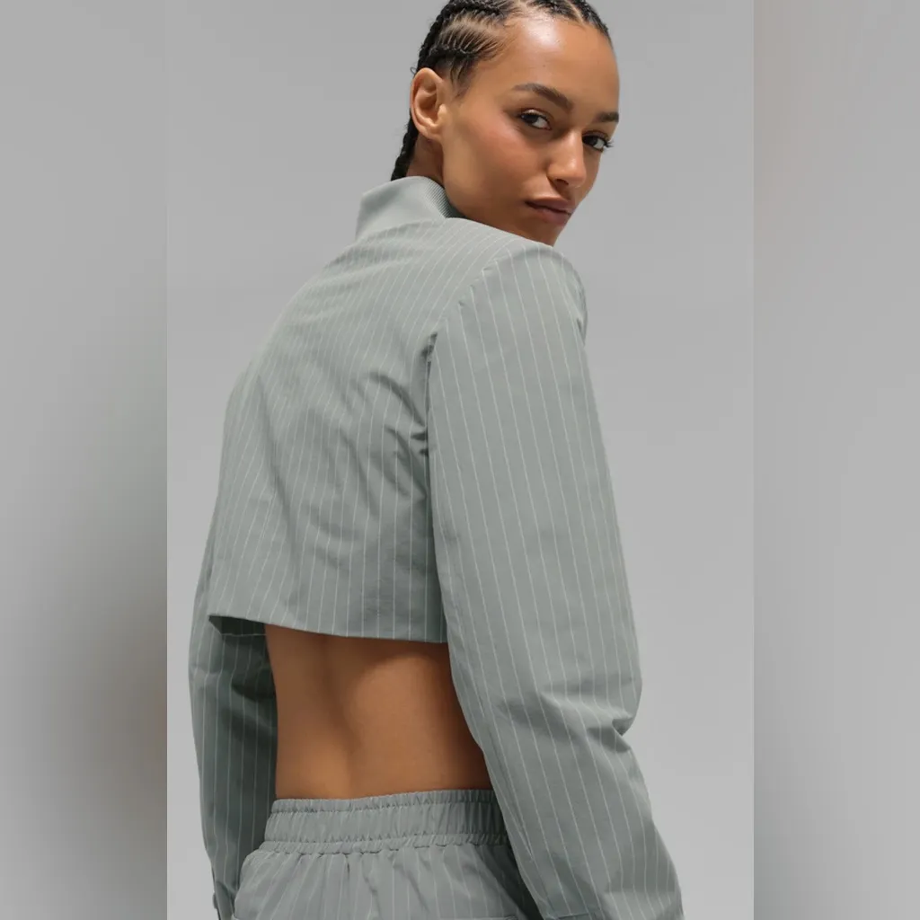 Alo Yoga NWT Cropped Main Character Jacket Light Cocoa Color Size M - Image 5