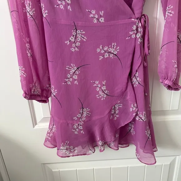 All in‎ Favor Brittany Wrap Dress Long Sleeve Mini Dress Floral XS - Image 3