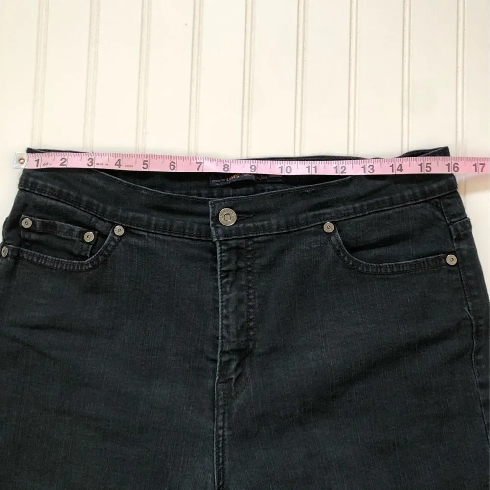 Levi’s Black Jeans with Detailing on the Back Pockets - Image 3