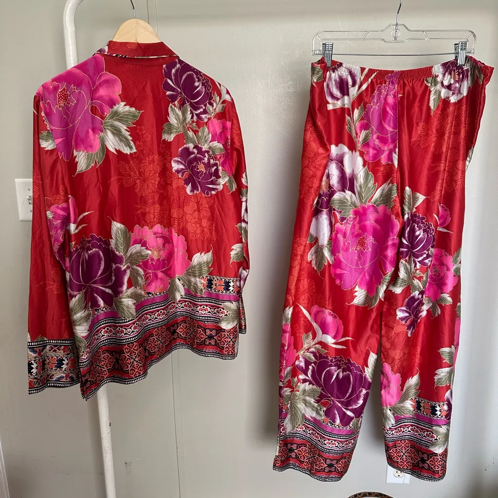 Natori Auburn Floral 2 Piece Silky Soft Button Up Pajama Set size large - Image 8