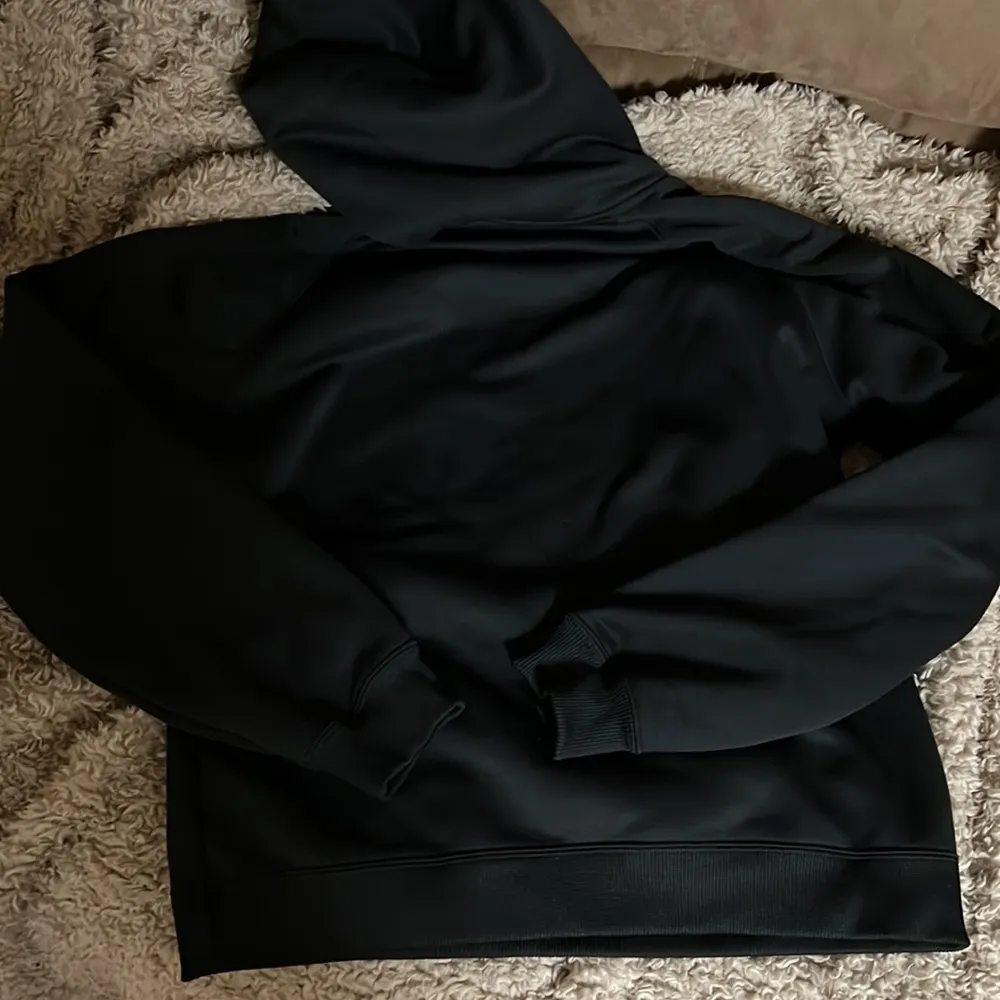 BLACK women under armour sweatshirt - Image 4