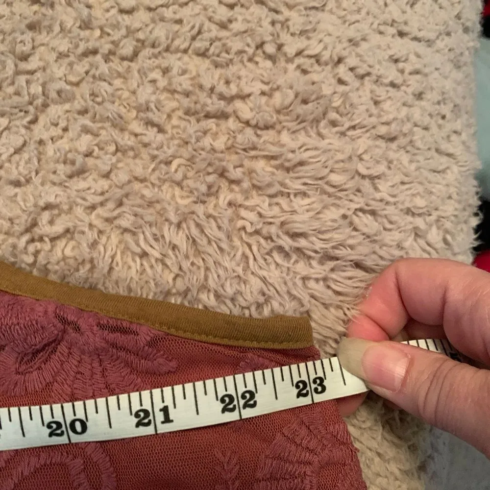 Logo by Lori Goldstein ladies tank style top.  Size: XL. - Image 5