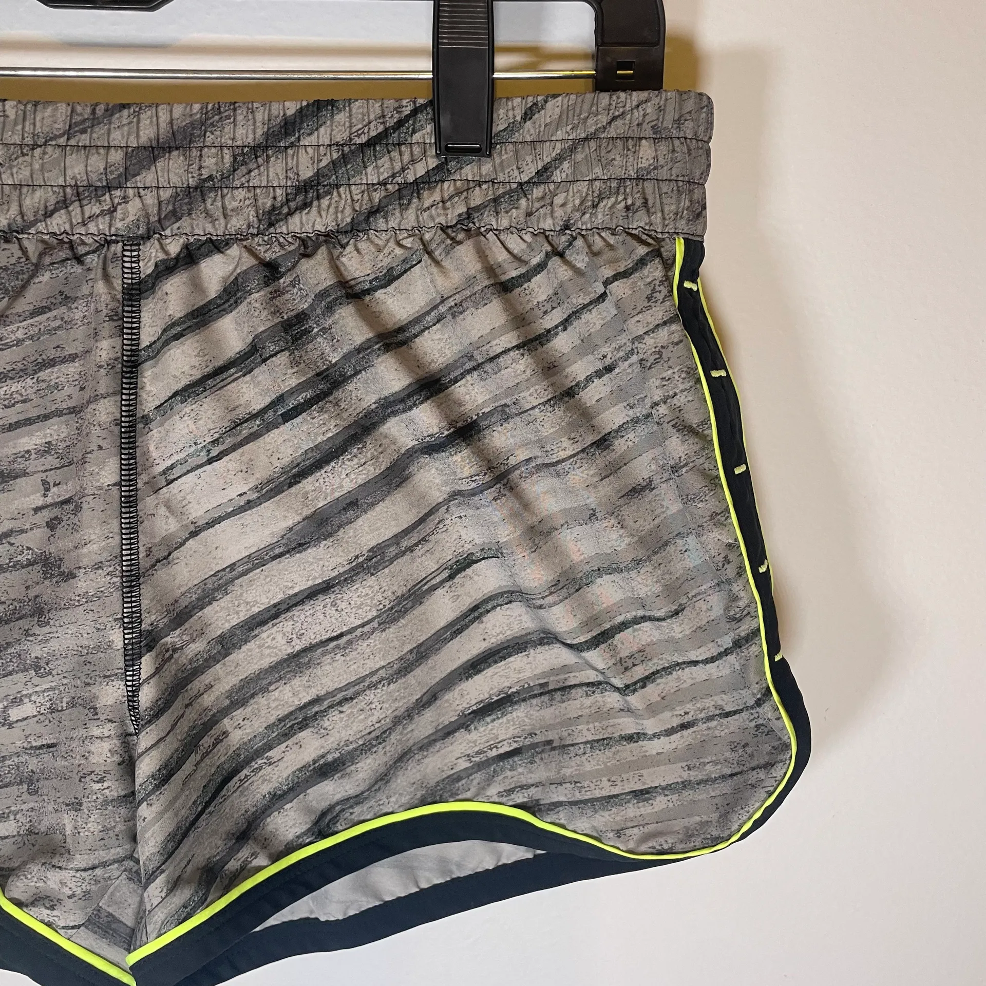 Women’s Heat Gear Fitted Running Shorts Gray/Black Size SP - Image 4