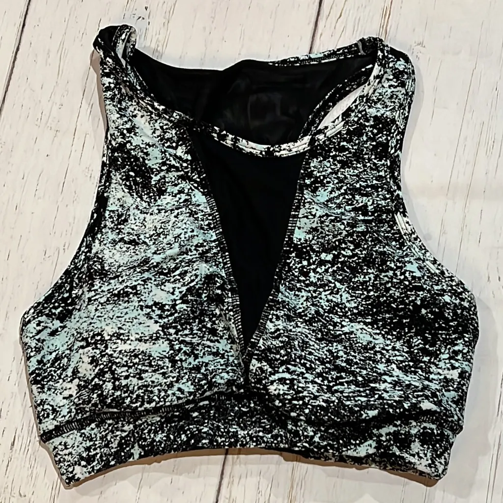 Dkny white and black patterned sports bra - Image 2