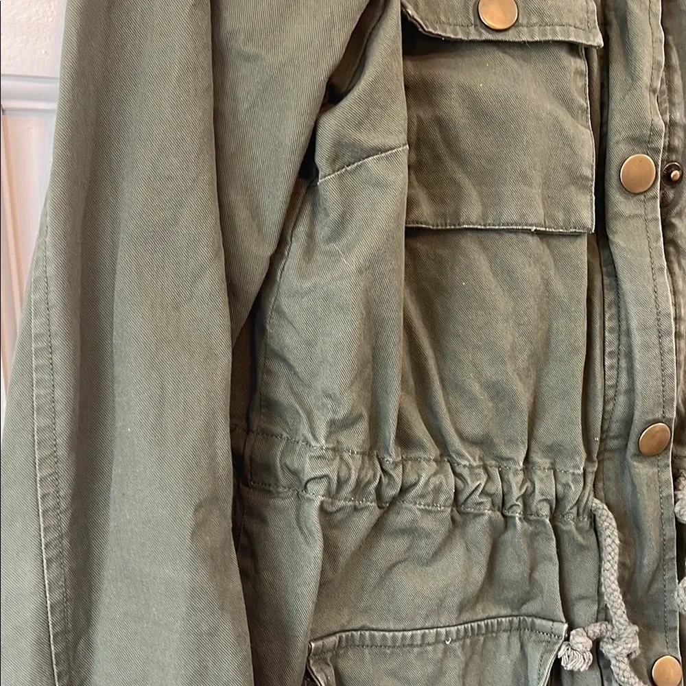 Market & Spruce Olive Green Lightweight Spring Utility Jacket - Size Small - Image 4