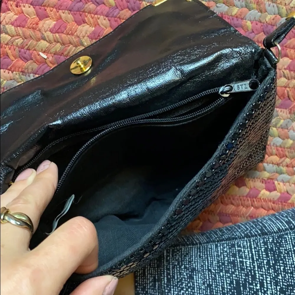 VINTAGE BLACK MESH CHAIN CROSSBODY LONG STRAP DAINTY DEMURE PURSE BAG - Image 4