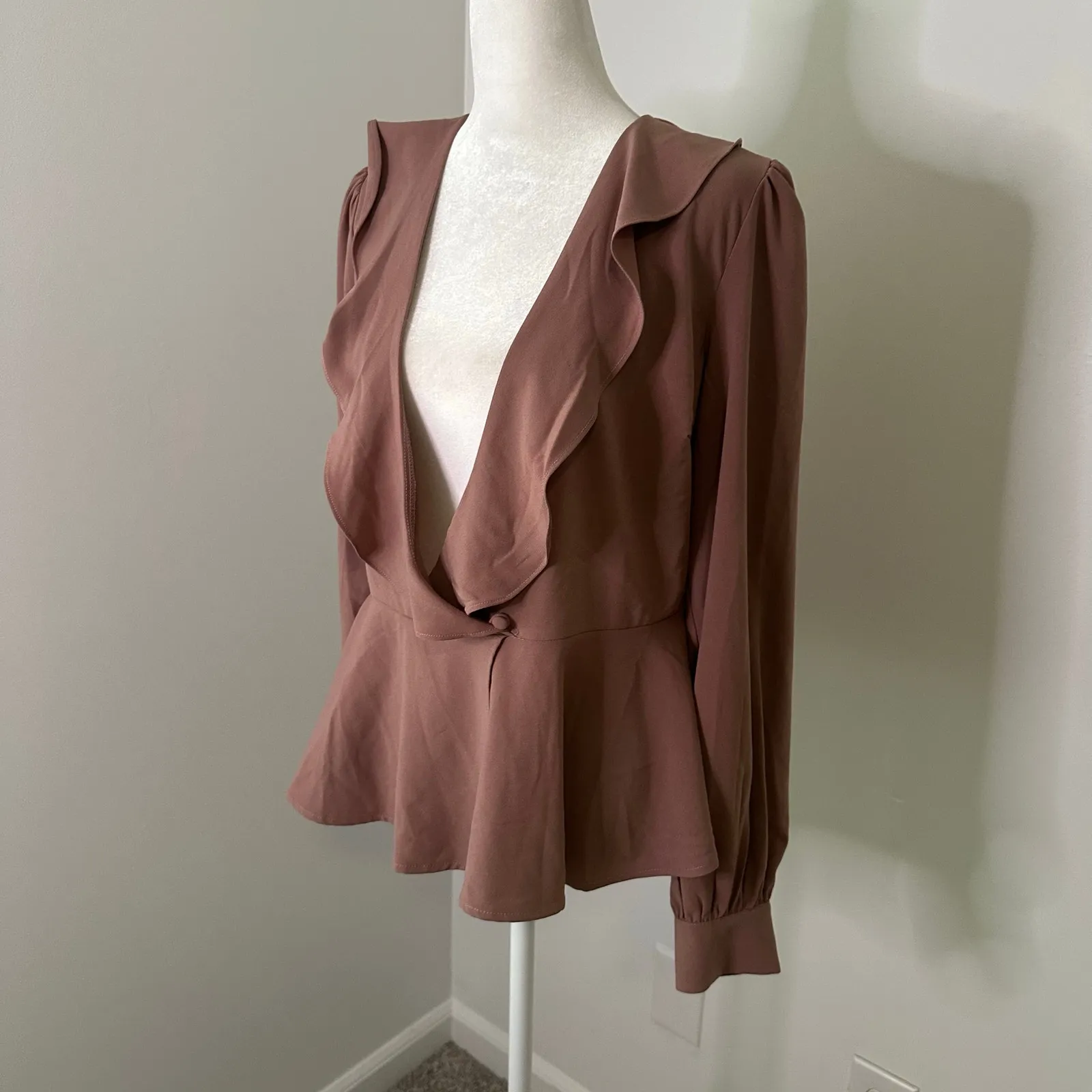 Lulus mauve long-sleeve v-neck wrap front top size S NWT - Image 3