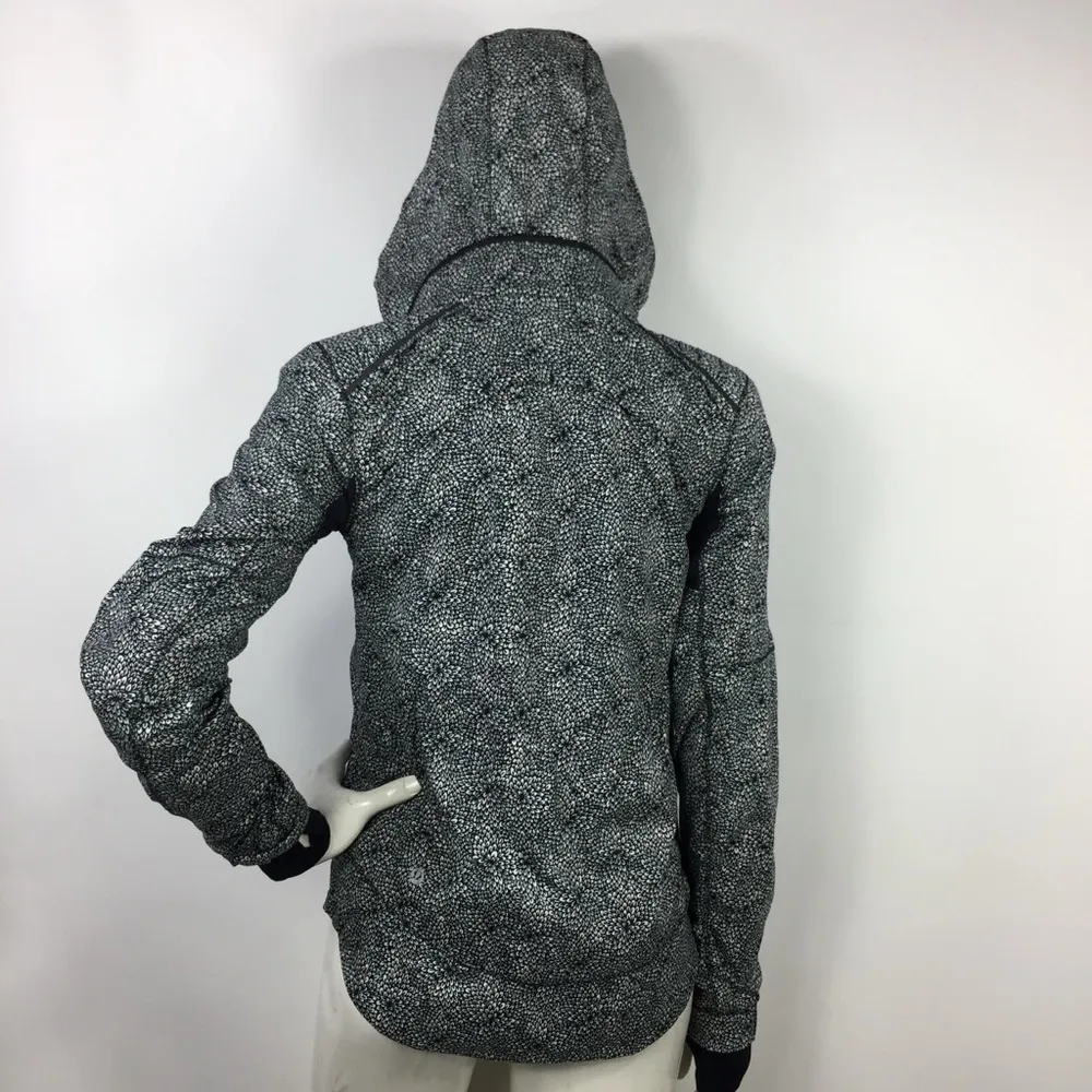 Lululemon Spring Forward Jacket
Plush Petal Black Ghost / Black - Image 10