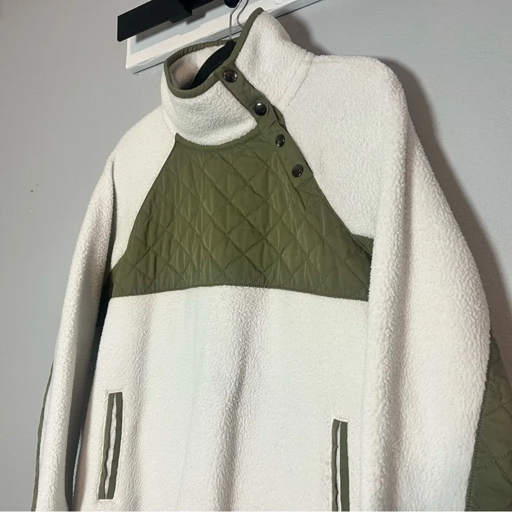 Abercrombie & Fitch Asymmetrical Snap-Up Fleece White Green Puffer Size Small - Image 3