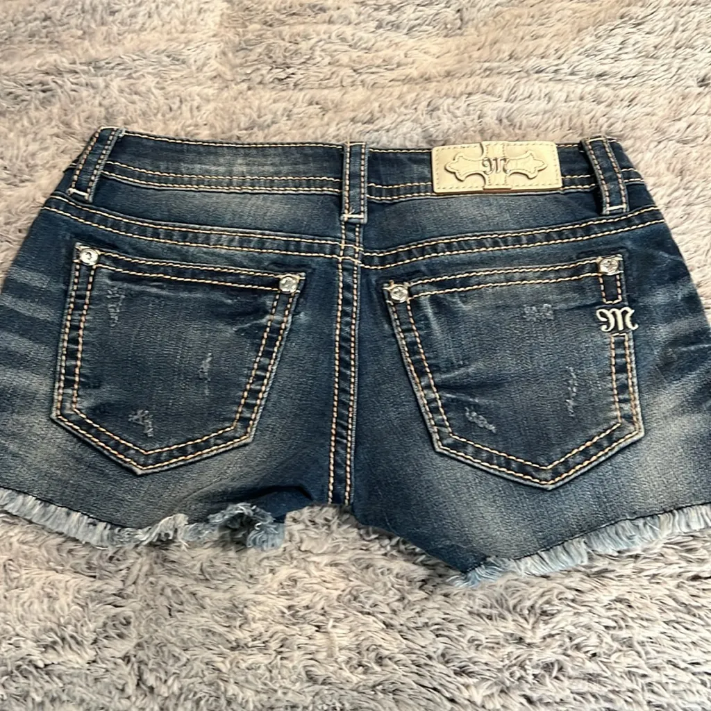 NWOT MissMe denim embroidered with rhinestones and detailed silver studs size 25 - Image 4