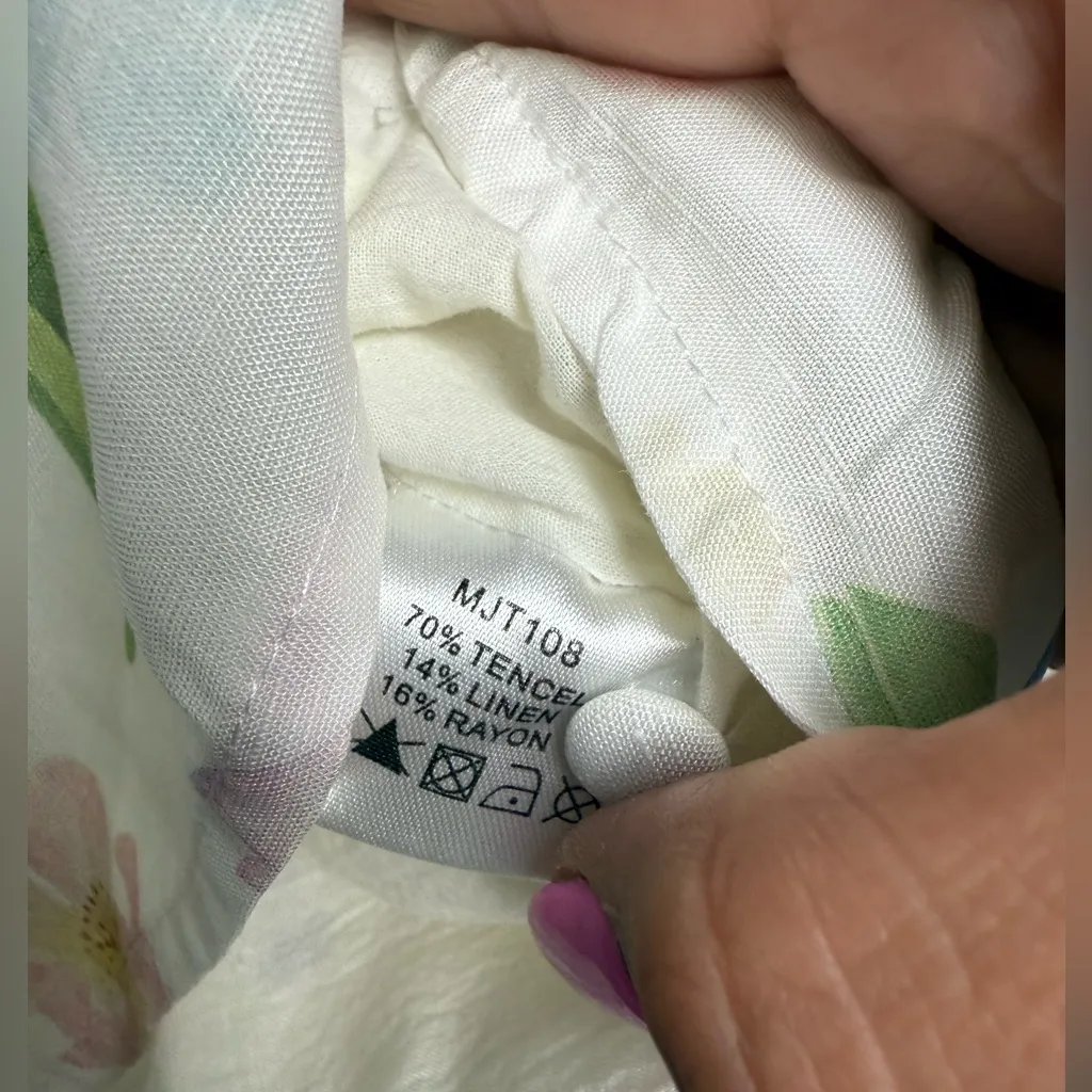 Shop the‎ mint Women Size Medium White Floral short sleeve ruffle unlined blouse - Image 6