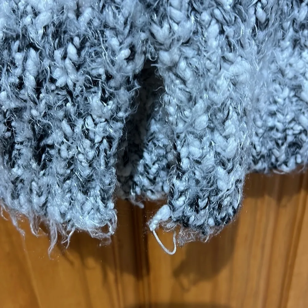 Simply Noelle Gray and White Knit Sweater Women’s Size Small Medium - Image 4