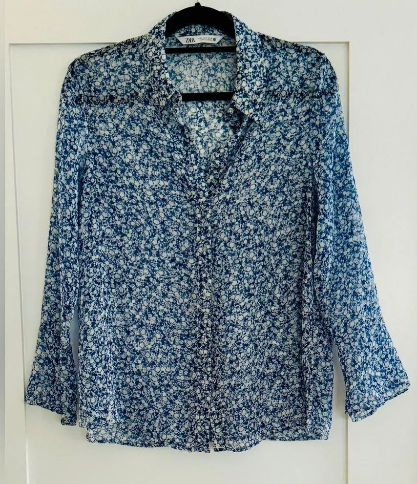 Zara sheer blue white ditzy floral button-down blouse size S - Image 3