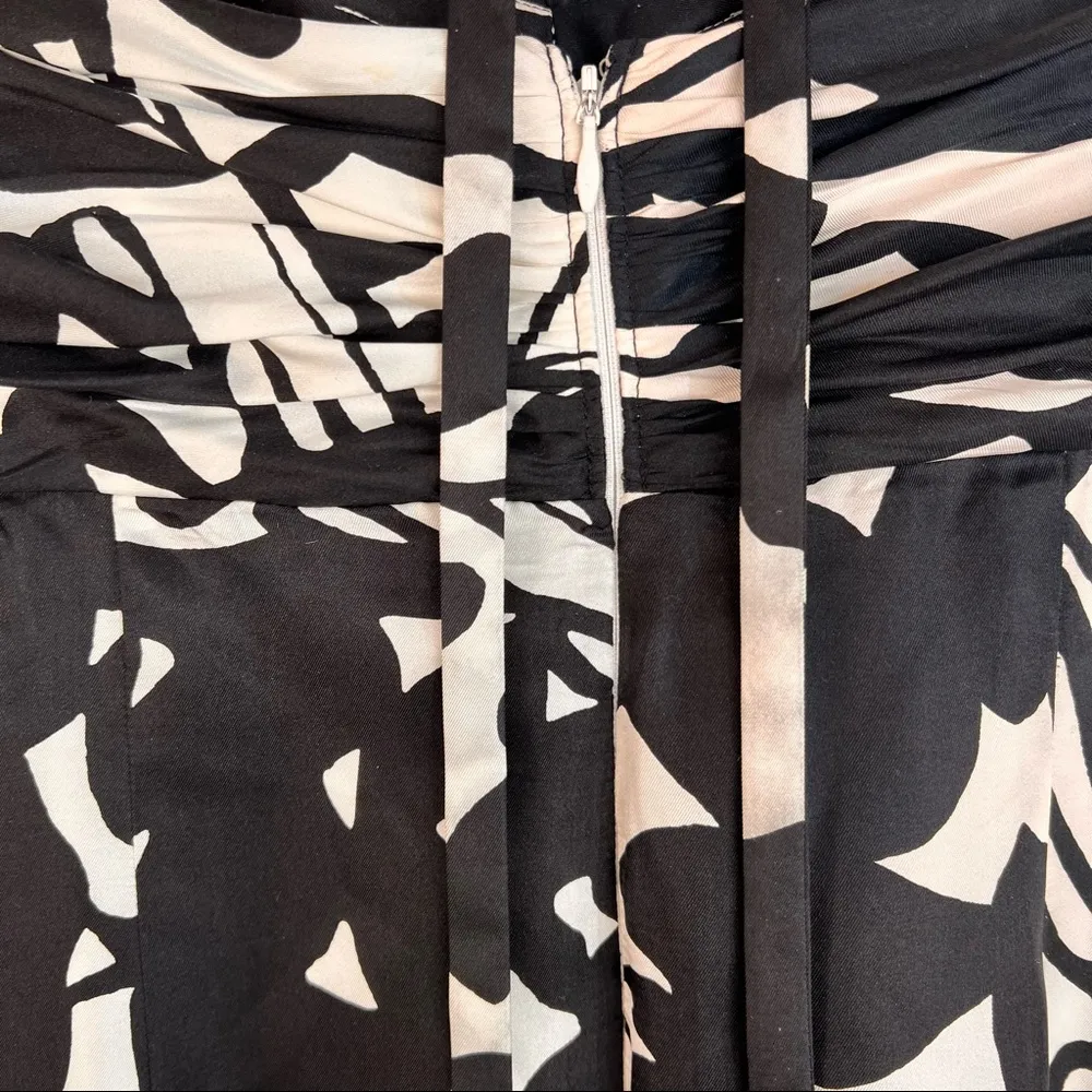 White House Black Market Maxi Dress Size 6 Silk Black White Floral Print Halter - Image 5