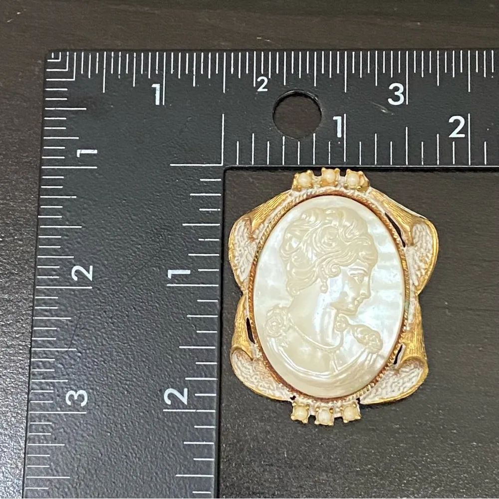 Vintage Unsigned Faux Pearl Victorian Cameo Pendant Brooch - Image 9