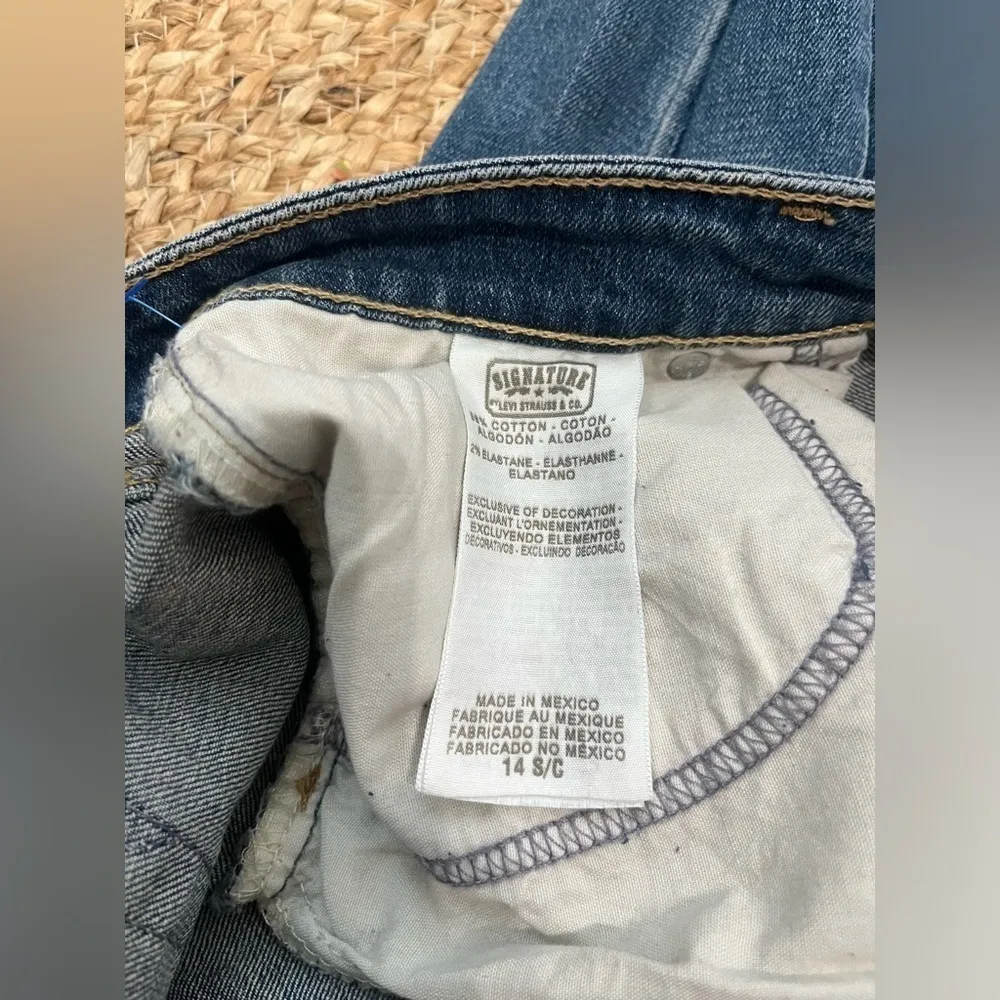 NWT Signature by levi strauss & co low rise bootcut jeans 14 Short light wash - Image 4