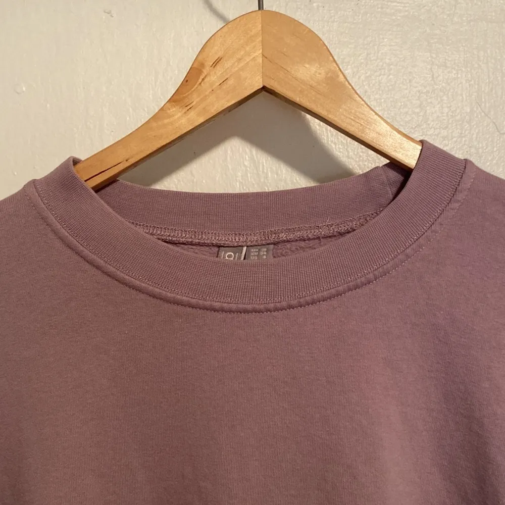 Asos Crew Neck Baloon Sleeve Cropped Sweatshirt - Image 4