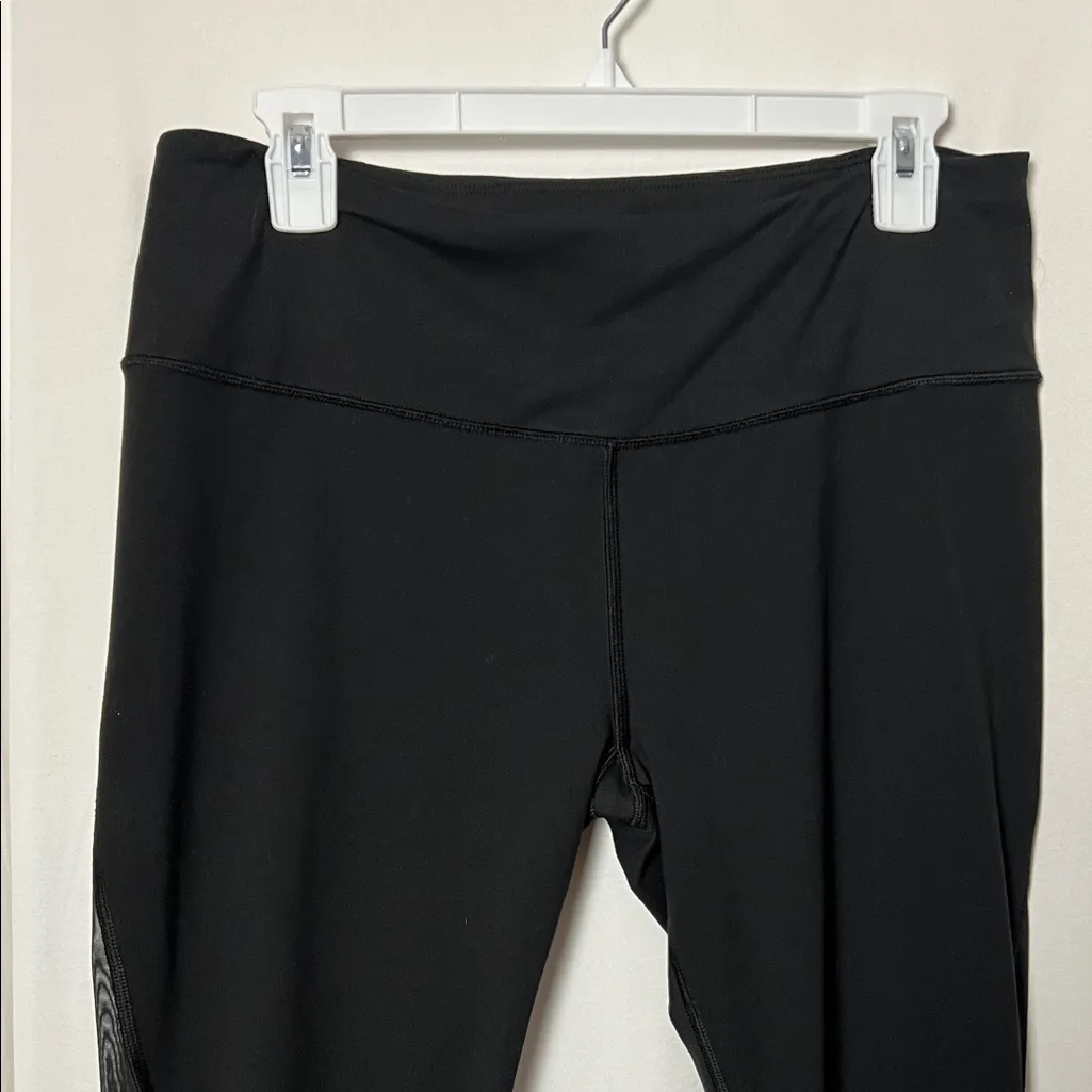Victoria's Sport Knockout Black Mesh Criss Cross Capri Leggings Size Large - Image 3