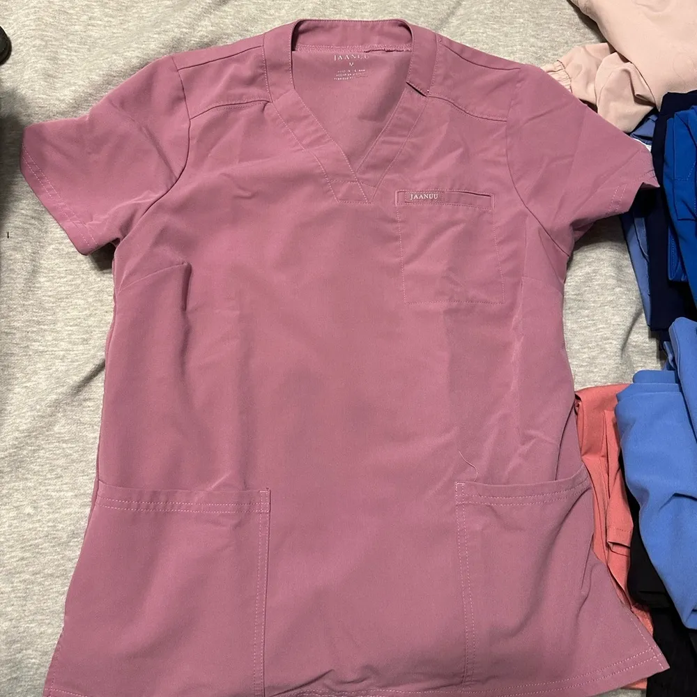 Jaanuu  scrub set - Image 2