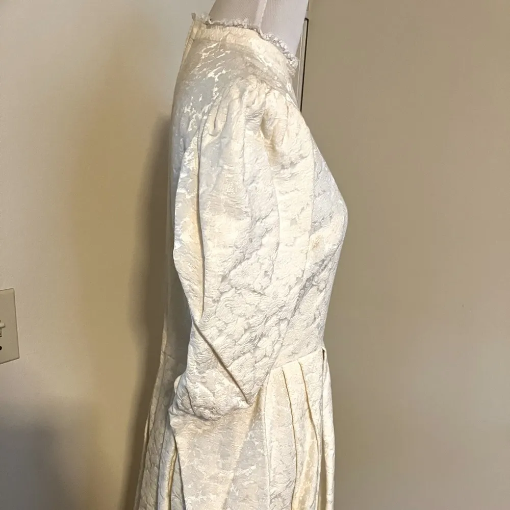 GORGEOUS SATIN VINTAGE WEDDING GOWN - Image 14