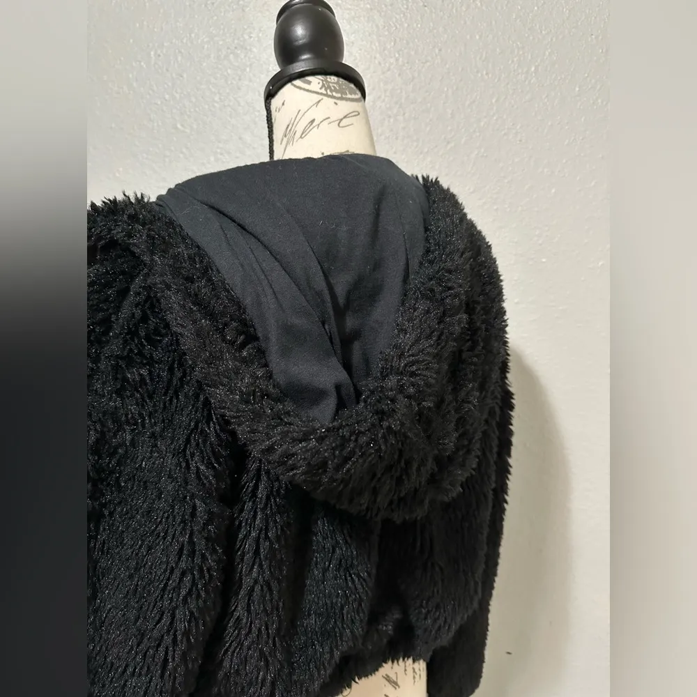BDG teddy cropped hoodie black size small. Wore 2 times but too small.Still good - Image 10