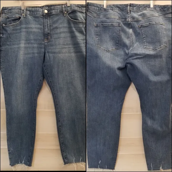 {24W} a.n.a. High Rise Curvy Skinny Raw Hem Blue Jeans - Image 2