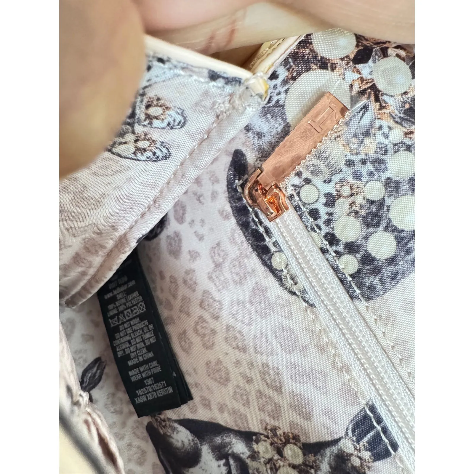 Ted Baker Patent Leather Clutch Bag Pale Pink Rose Gold Chain Detail OLDSTOCK - Image 5