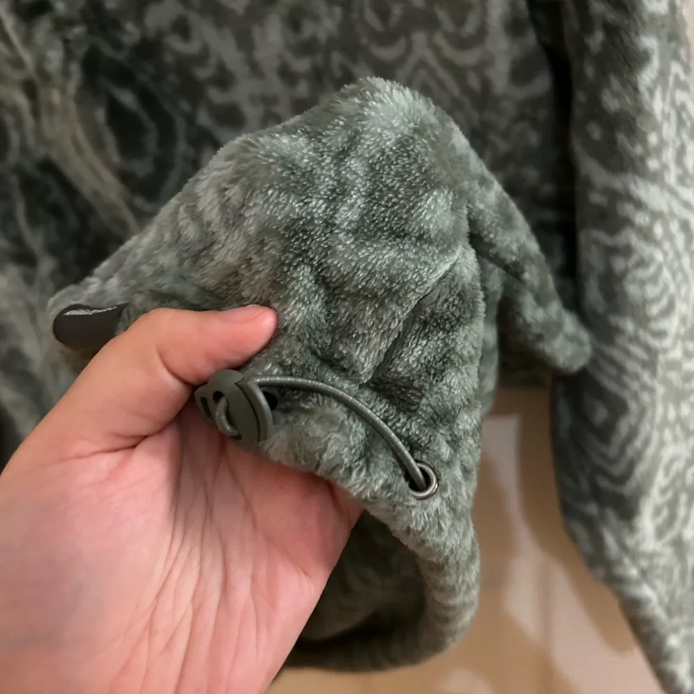 Eddie Bauer Vintage  Green Patterned Super Soft Fleece Jacket - Image 6