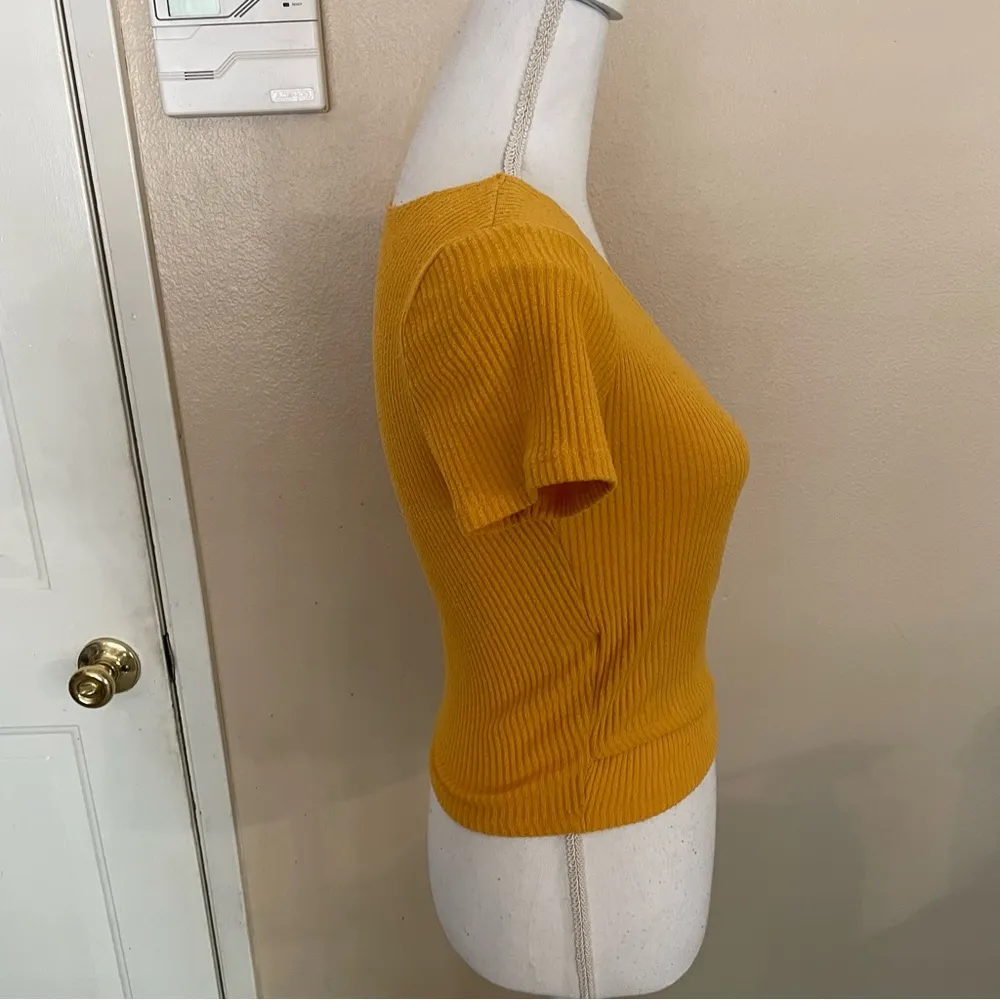 Hollister Short Sleeve Ribbed Top - Image 3