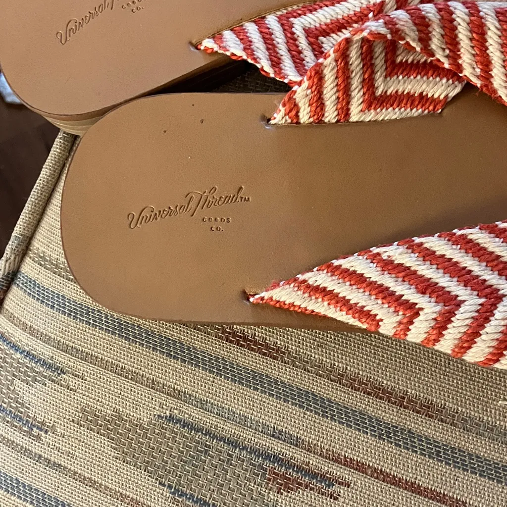 Universal thread Red and White Chevron Sandals 7 1/2 wide - Image 3