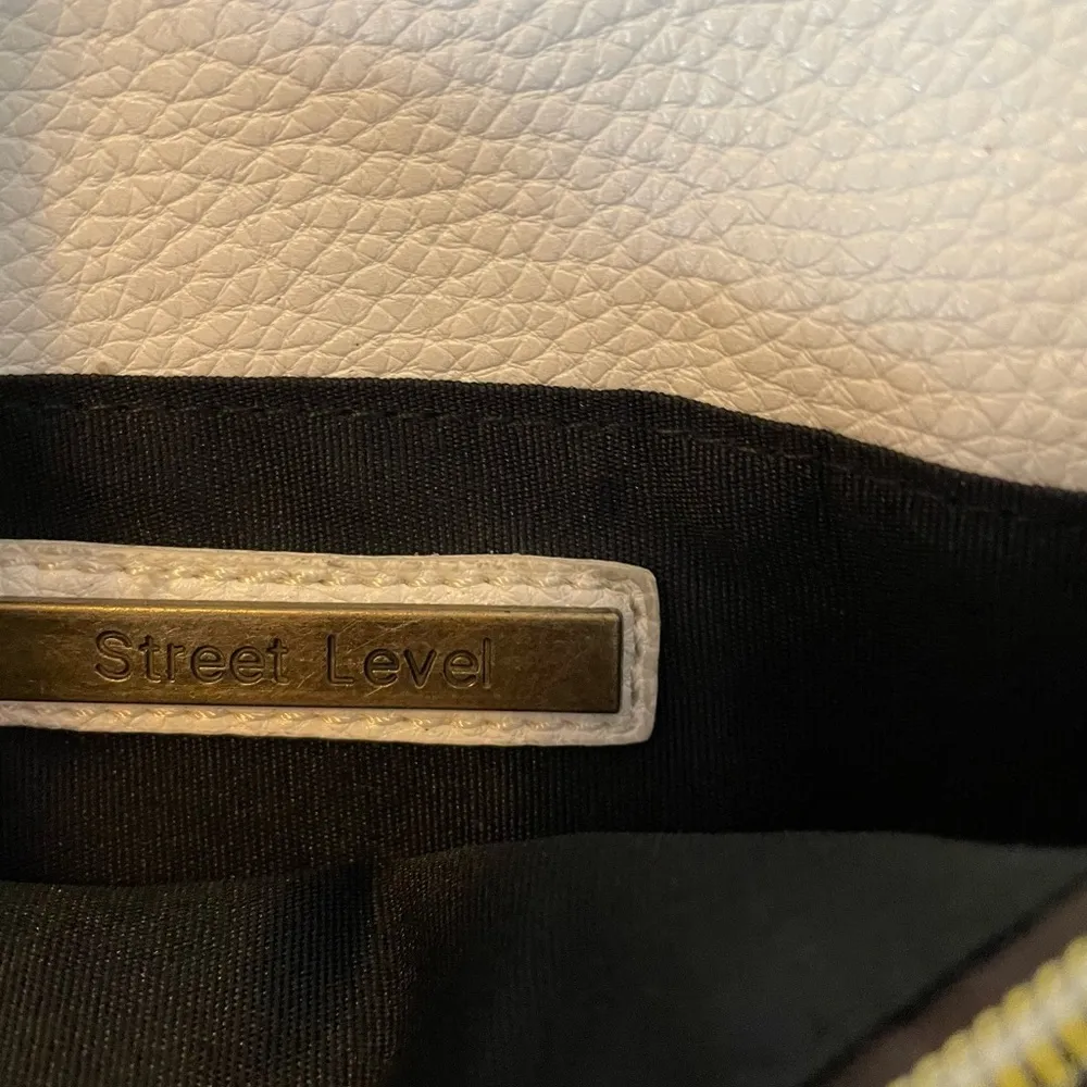 Street Level. White crossbody leather punch fold over purse - Image 4