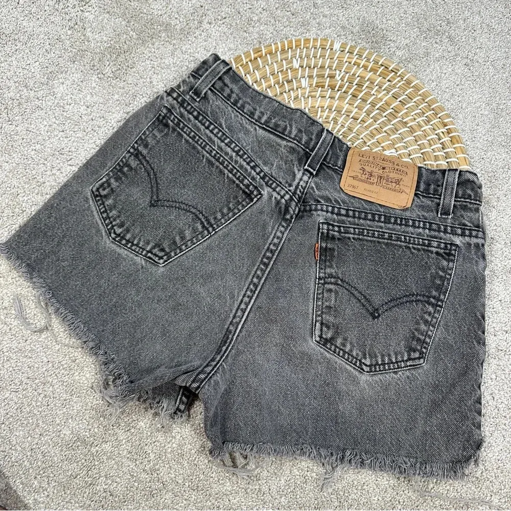 Levi’s Women’s Vintage Orange Tab Cut-Off High Rise Faded Black Shorts Jeans 9 - Image 4